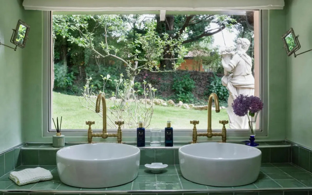 Relais La Foleia - Luxury Villa with private lake