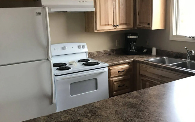 Lakeshore Inn & Suites