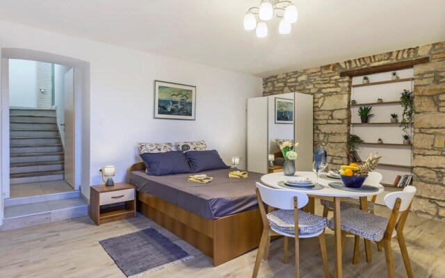 Nice Apartment in Pula With Wifi