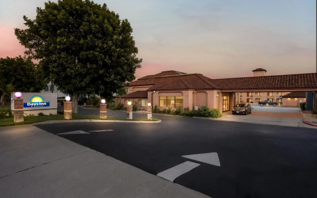 Days Inn by Wyndham Fontana / Rialto