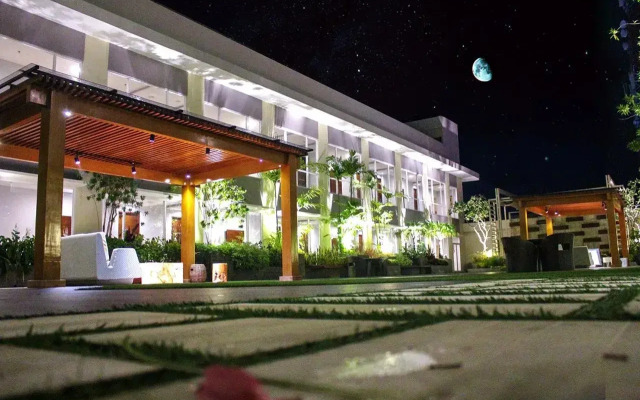 Rattan Inn