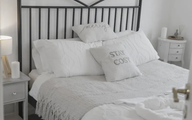Cozy Edinburgh 2BR With CAR Parking