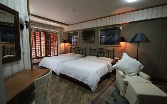 Corporate Executive Orient Suites