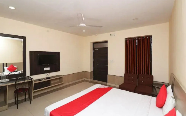OYO 29826 Central Hotel