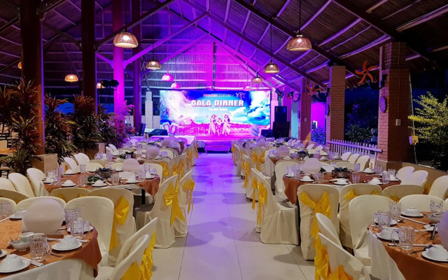 Sun & Sands Beach Hotel