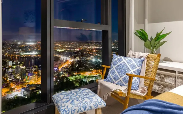 Hamptons Retreat on Level 77 Skytower
