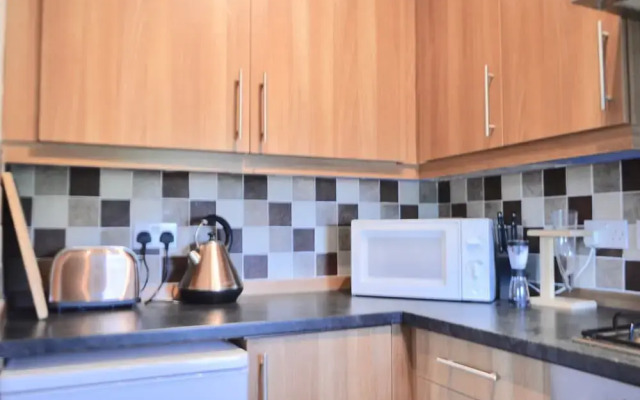 Lovely One Bedroom Flat by the Shore