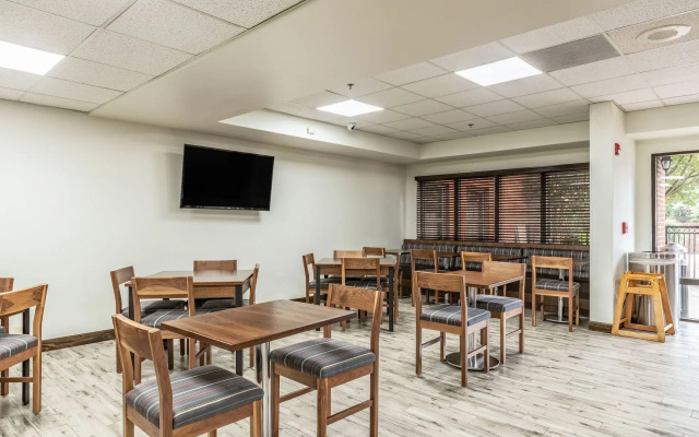 Four Points by Sheraton Greensboro Airport