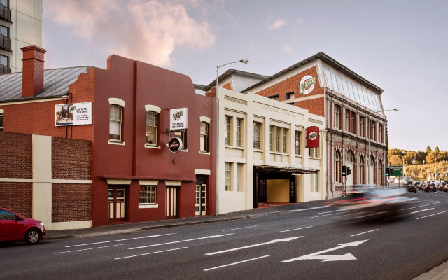 The Old Woolstore Apartment Hotel