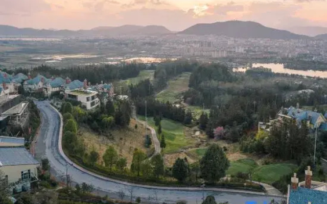 Tengchong Ruili Hot Spring Scenic Hotel
