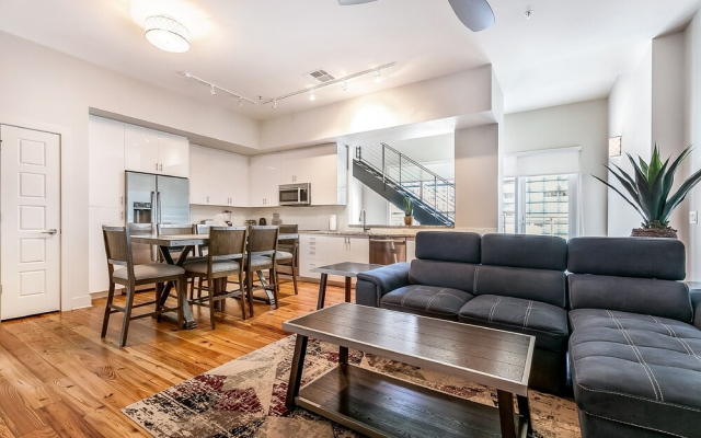 Luxury 2BR Penthouse California Building