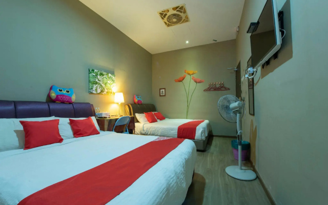 OYO 90231 Hotel By The Park Plt