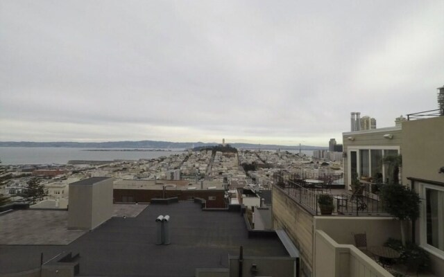 Russian Hill Vista Holiday