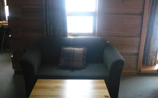 Basecamp Lodge Golden