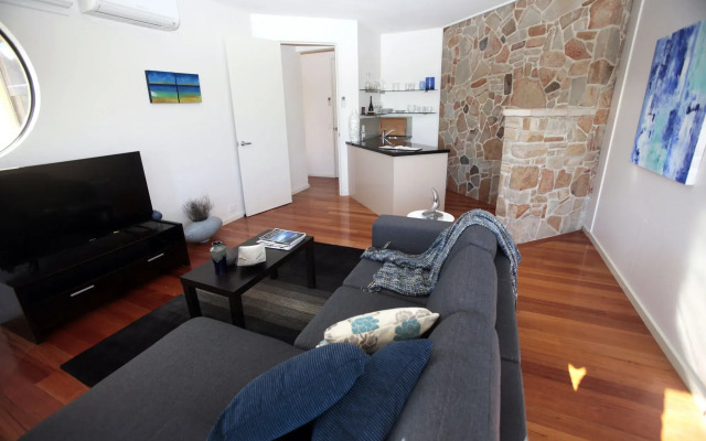 Hilltop Apartments Phillip Island - Adults Only