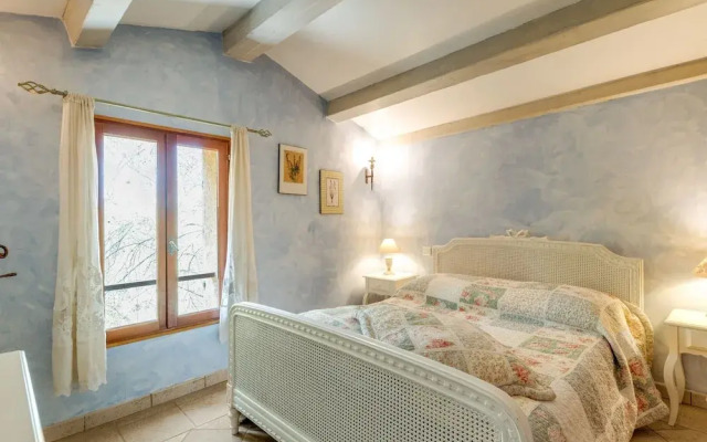 18th Century, Cosy Middle House in Barjols