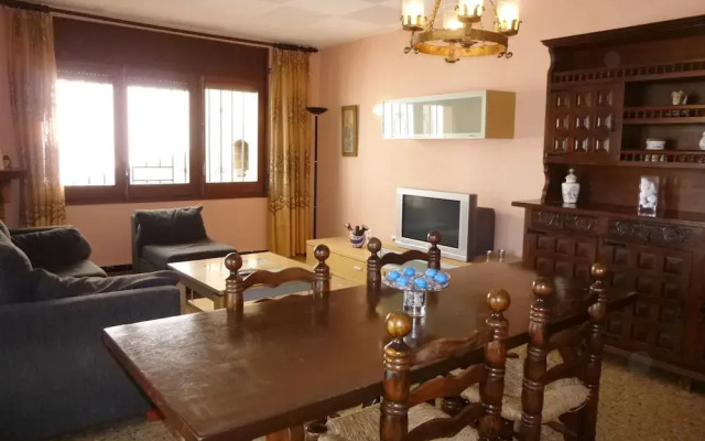 Spacious Holiday Home With Enclosed Garden in Empuriabrava