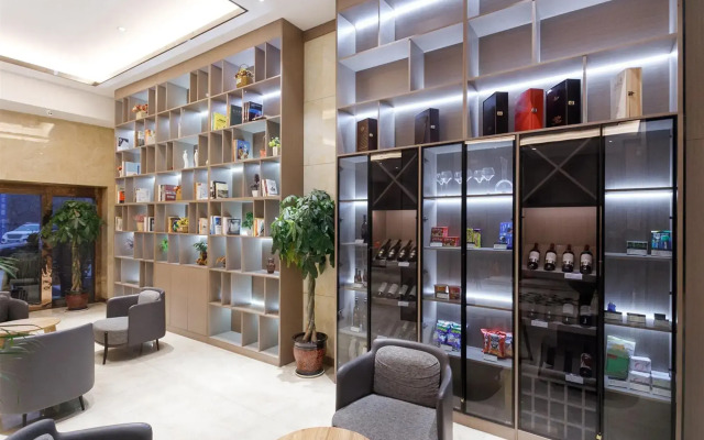 Starway Hotel Gongyi Wanyang Shopping Mall