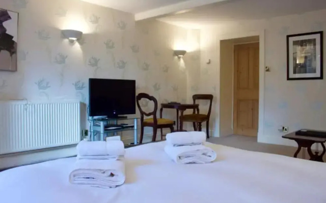 Beautiful New Town Studio, With Patio