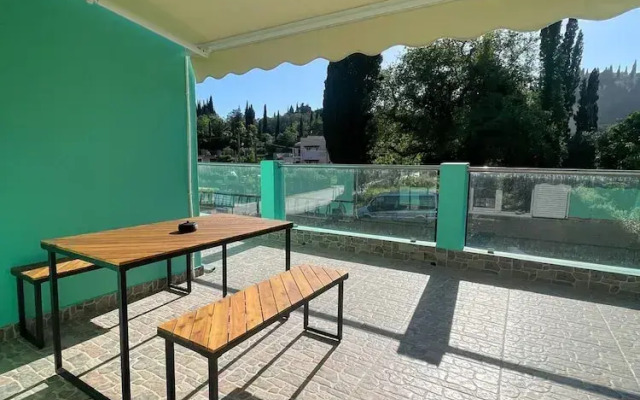 Magellanos Mint House- Kinopiastes