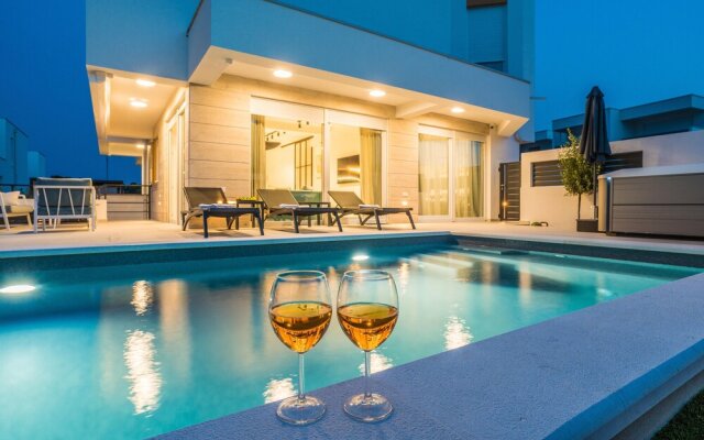 Apartment Sun Private Pool and Jacuzzi