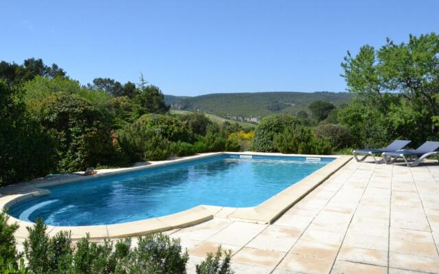 Lovely villa in Cesseras with private swimming pool