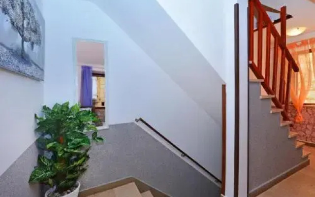 Apartments & Rooms As