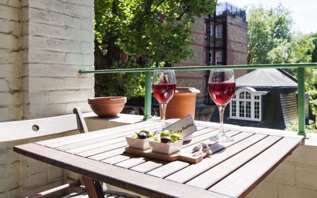 The Wonderful Chelsea Manor Street Apartment - CHK