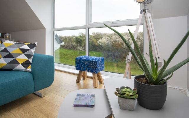 28 Isallt at the Bay