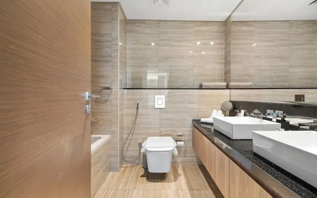 Luxury Suite Canal Views Infinity Pool
