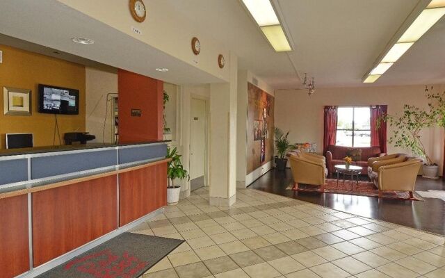 HomeTowne Studios by Red Roof San Antonio E - Frost Bank Center