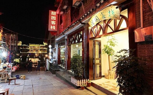 Fenghuang Tianyuan Inn
