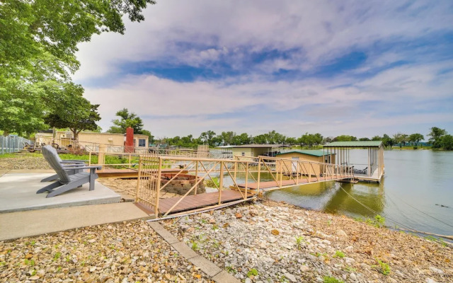 2 Boat Docks: Grand Lake Waterfront Home