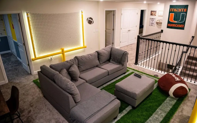 Luxury AND FUN Near Disney Parks 9BR