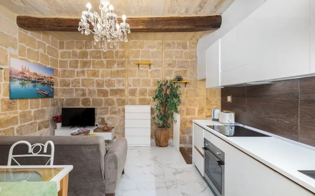 Traditional Townhouse - Rooftop Seaviews