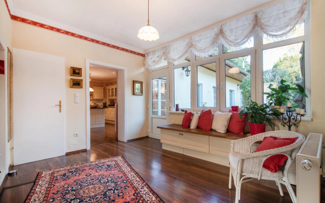 Renoviertes Bauernhaus mit Garten in Ruhelage