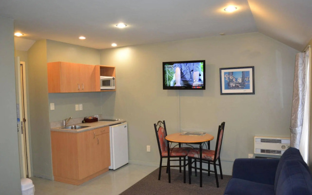 Courtesy Court Motel
