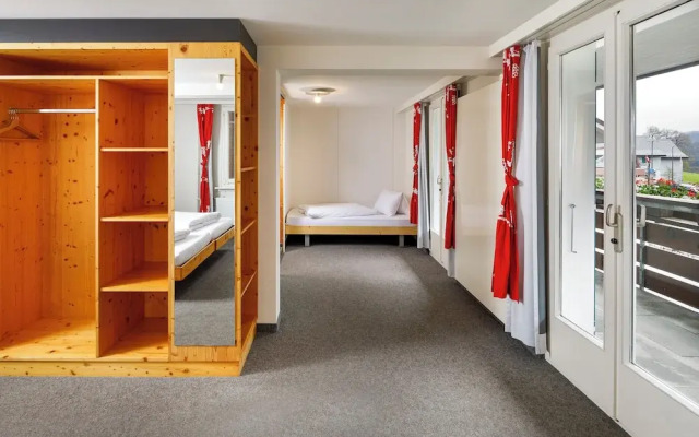 Hirschen Guesthouse - Village Hotel