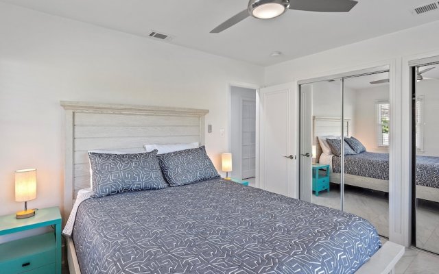 Sarasota Siesta 3 Bedroom Home by RedAwning