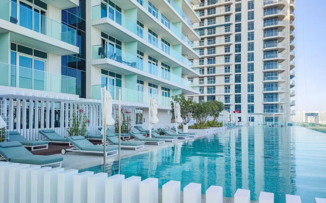 Maison Privee - Deluxe 3BR Apt w/ Dubai Marina View and Beach Access