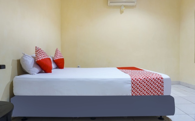 OYO 90923 Makassar Cottage – Guest Rooms – Makassar
