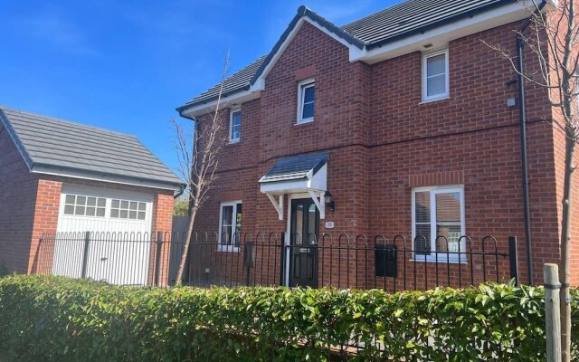 Remarkable 3-bed House in Wirral