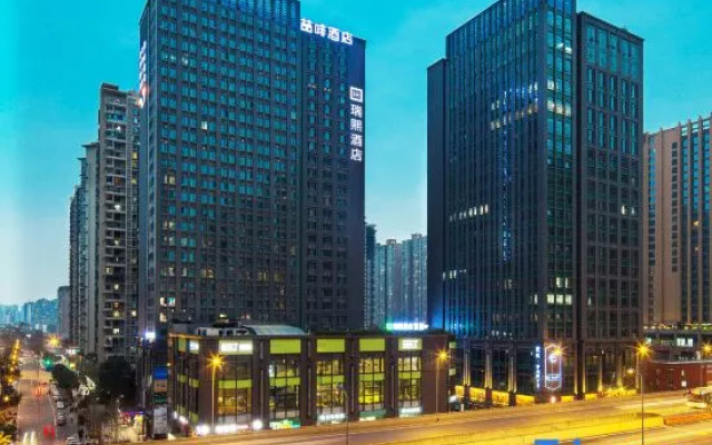 James Joyce Coffetel (Chengdu Jianshe Road Dongjiao Jiyi Square)