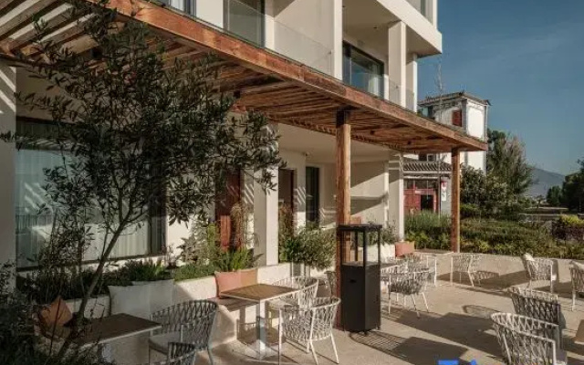 Dali Weizhi Lakeshore Villas