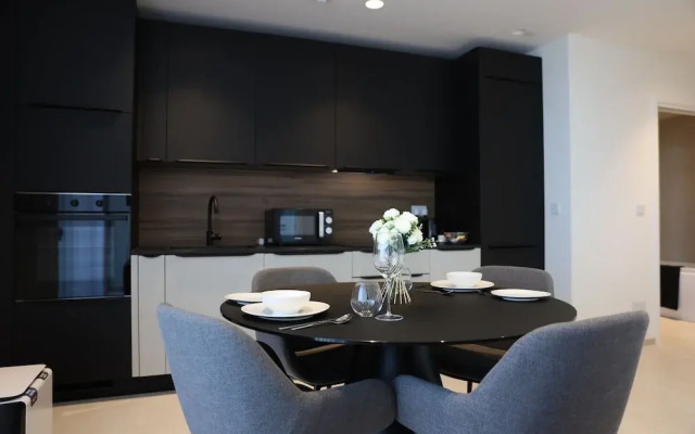 Luxury High Floor Suite Mercury Towers