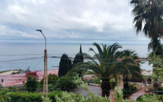 Apartment With 2 Bedrooms in Ospedaletti, With Wonderful sea View and Enclosed Garden Near the Beach