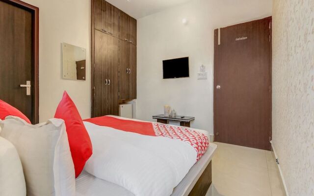 OYO 28040 Hotel Cg Inn