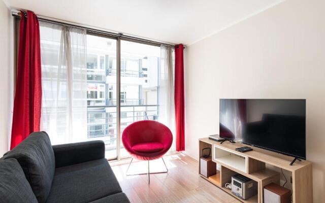 Urban Red 2BR W/ Wifi, Tv, Pool & Gym