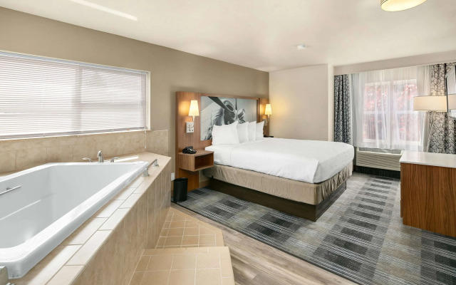 Executive Residency by Best Western Navigator Inn & Suites