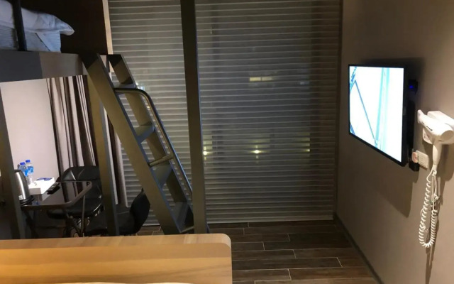 Kiwi Share Hotel - Zhongli Station Branch - Hostel